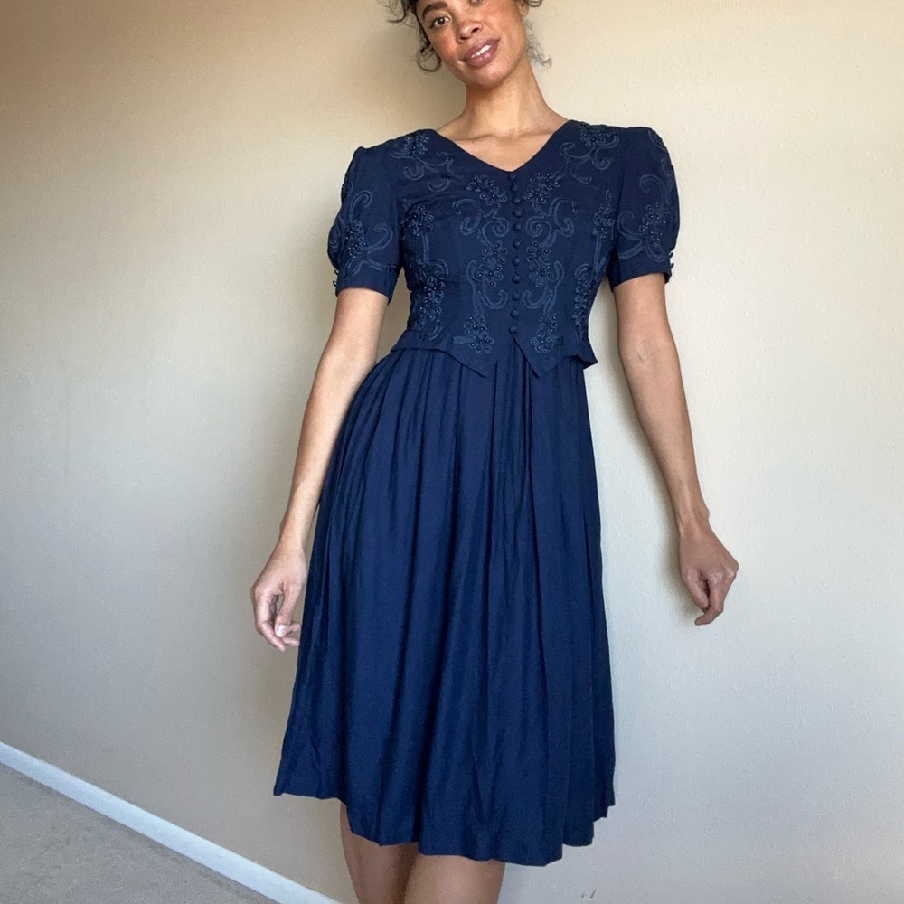 Vintage puff sleeve embroidered dress